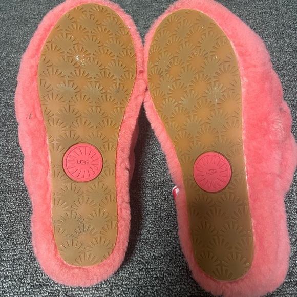 UGG Fluff Yeah slippers - size 7 women’s - Picture 4 of 5